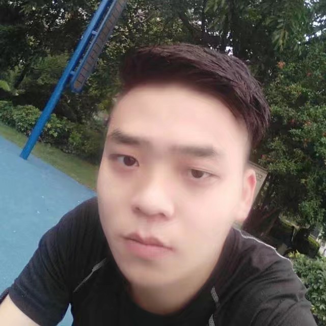 震动苦恋衬衫的照片