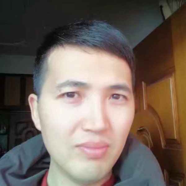 仰望星空的海岛人的照片