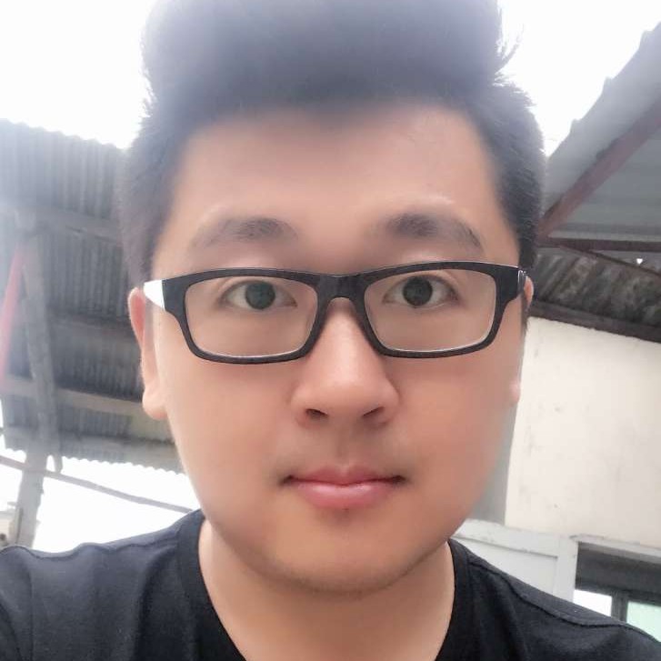 情感咨询师路平的照片