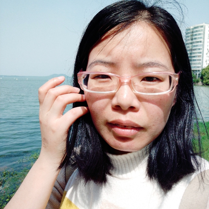 跑不快的蜗牛的照片