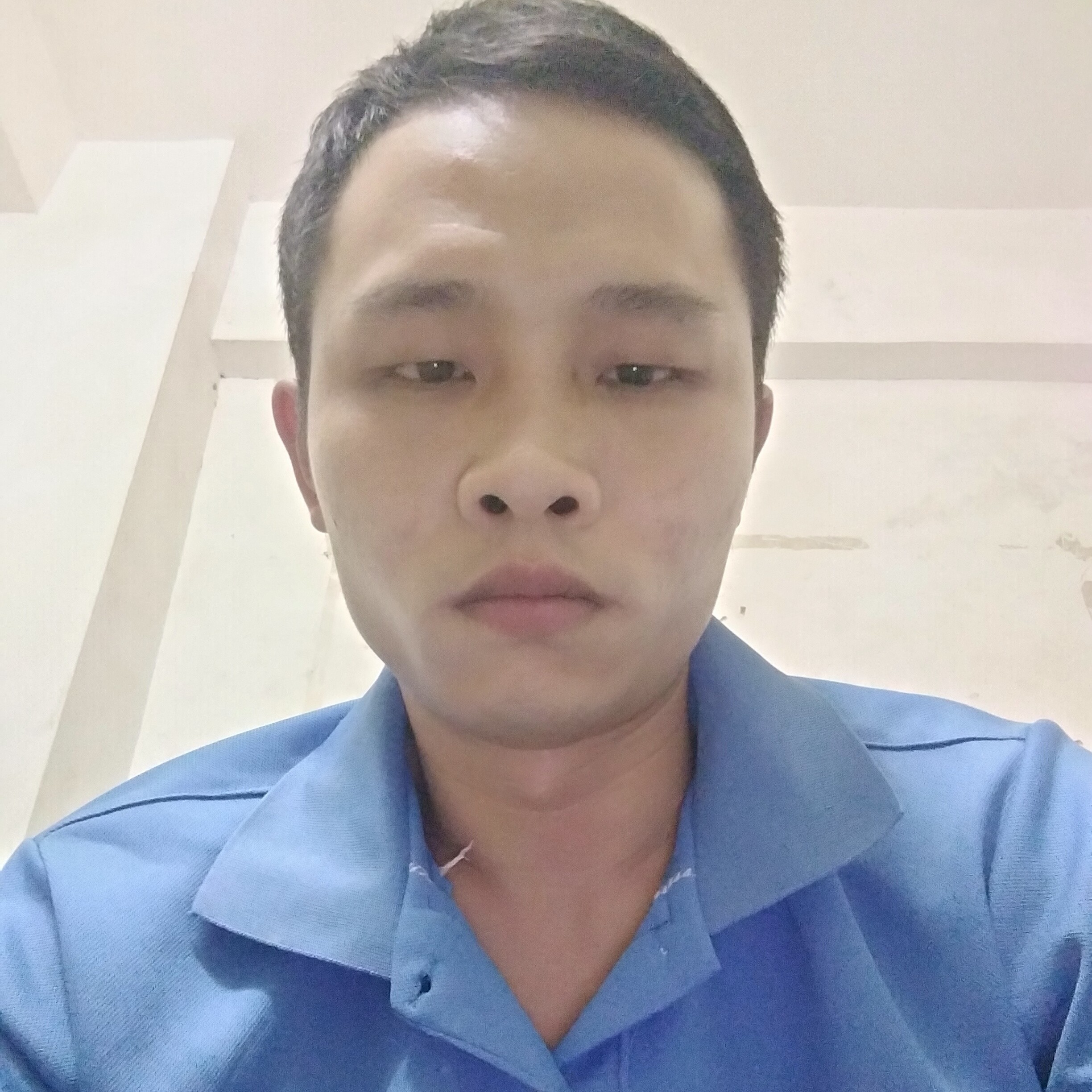 外套浅吻落寂的照片