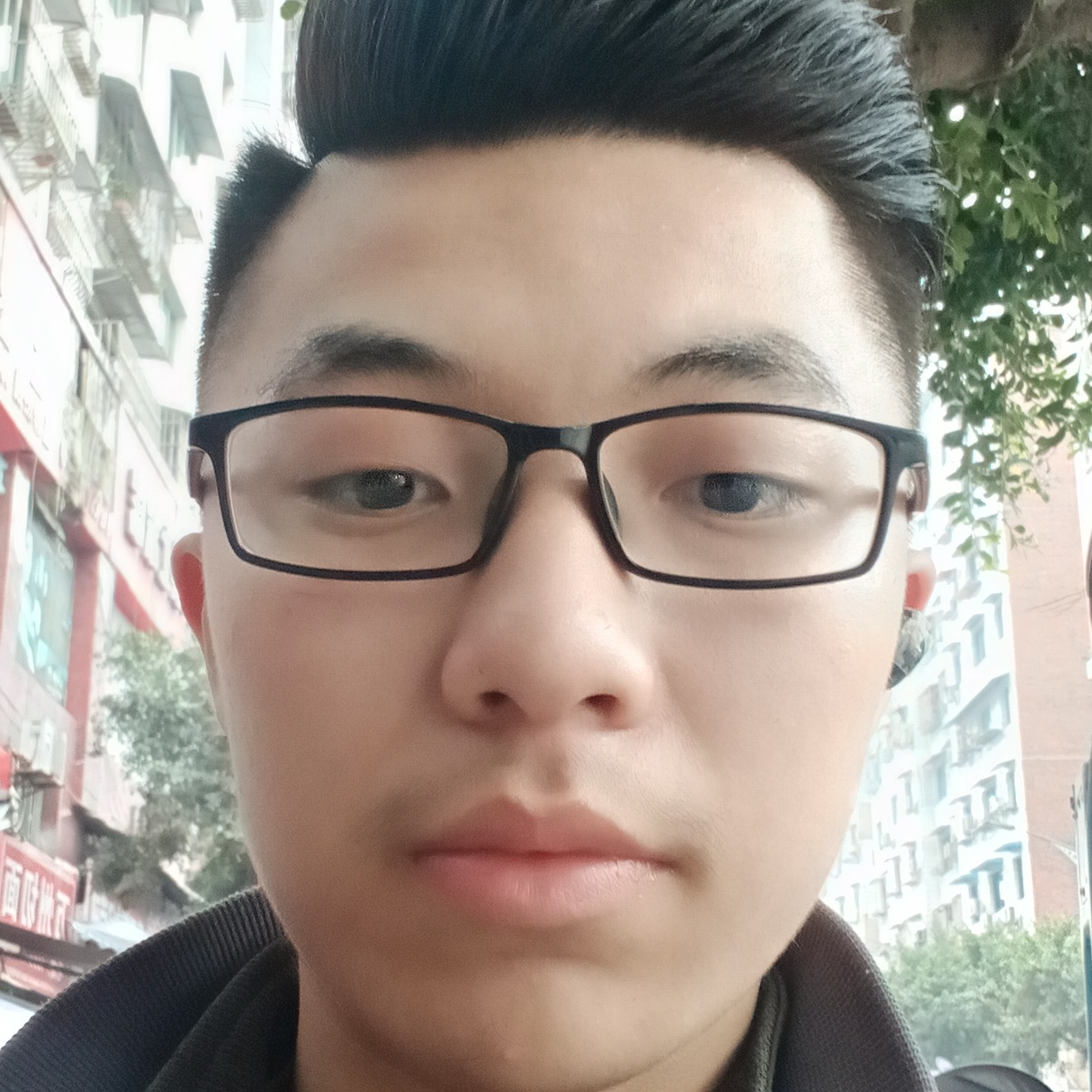 简单踢大叔的照片