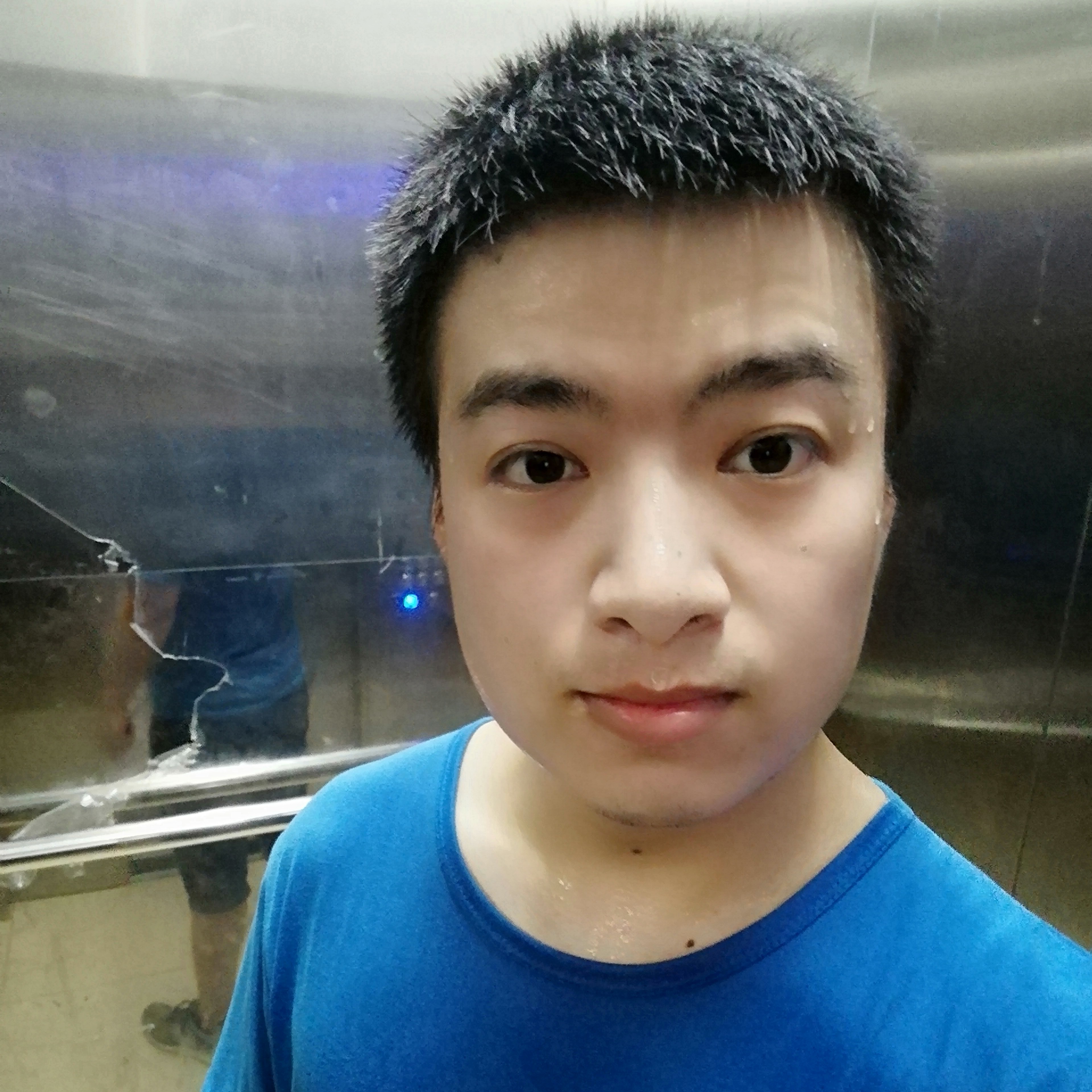 仰望星空之下的照片