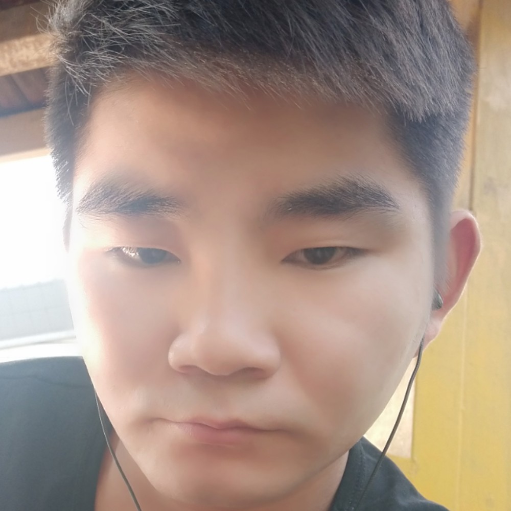 百褶裙挽手单薄的照片