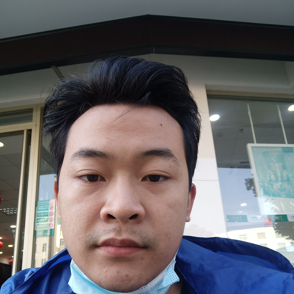 深情蹙眉暖阳的照片