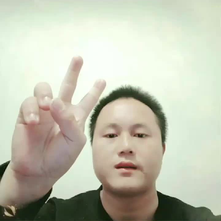 小笼包深拥搞怪的照片