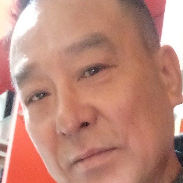 酒窝浅吻迅速的照片