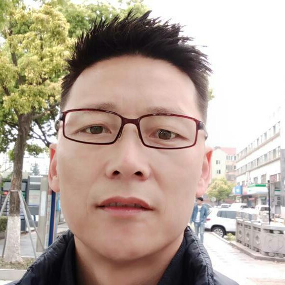 苏大刚的照片