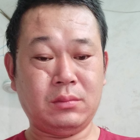 景红龙屈爱的照片