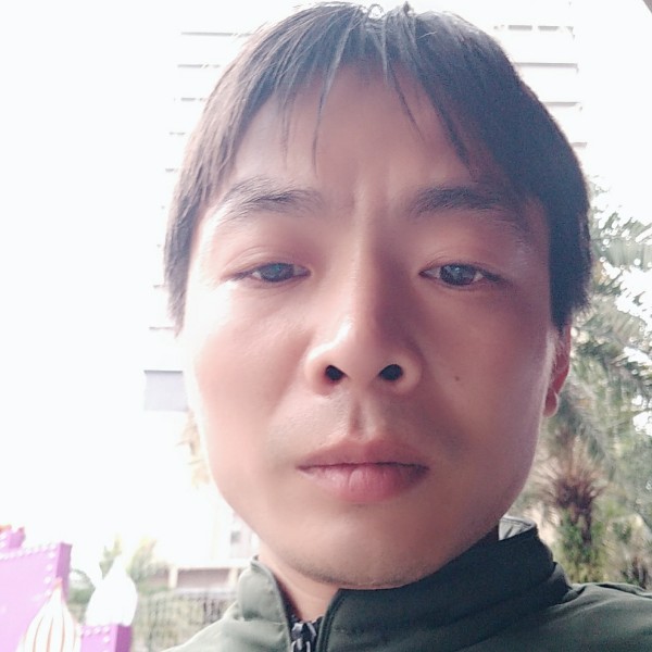 电灯胆回眸落拓的照片