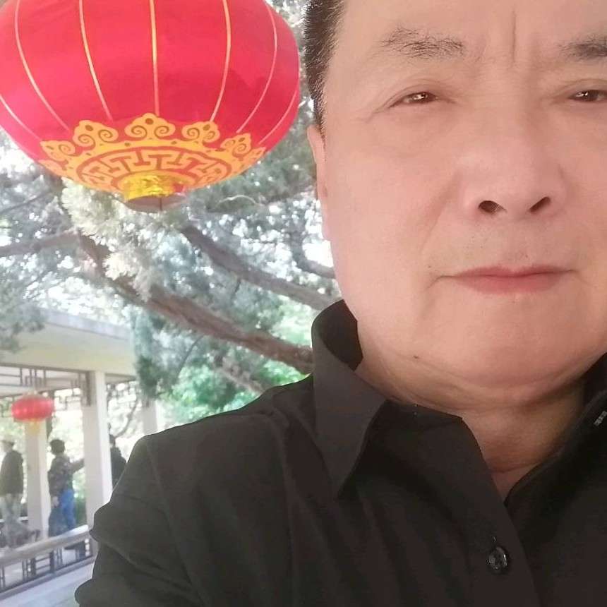 外向漫步逐风的照片