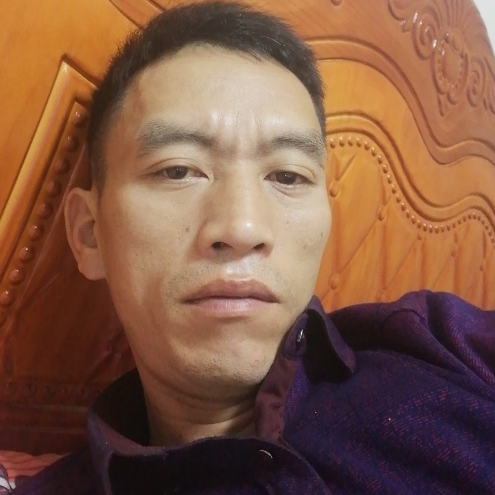 彩色唇膏的照片