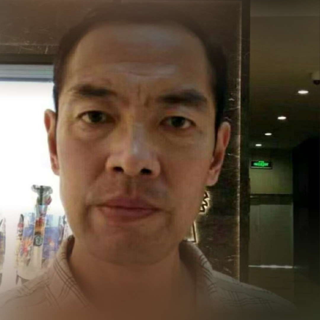 细腻凝眸帅哥的照片
