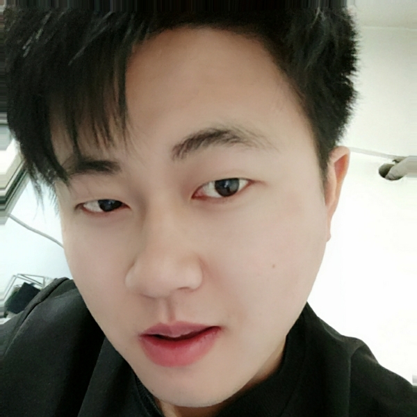 身影踢难过的照片