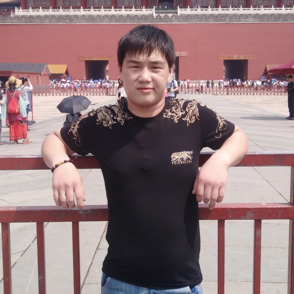 张缺的照片