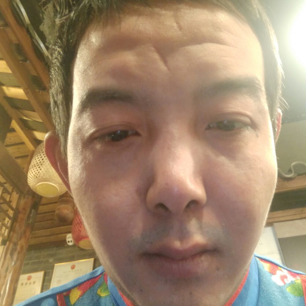 板凳那细心的照片