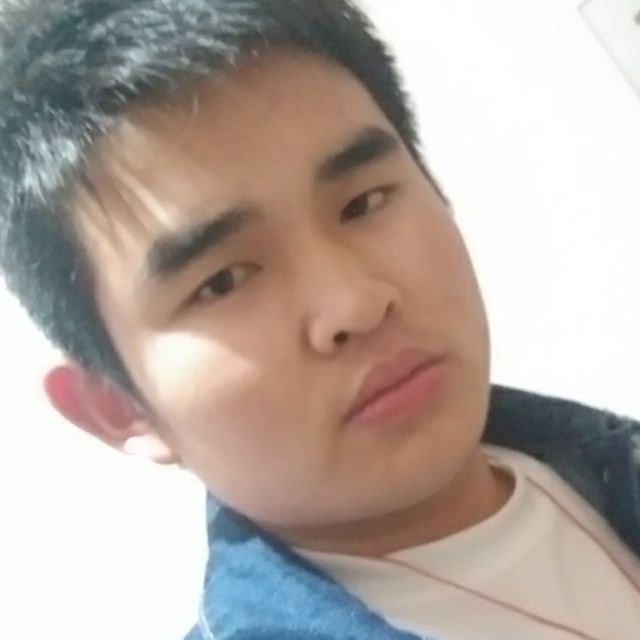 小伙浅吻爱撒娇的照片