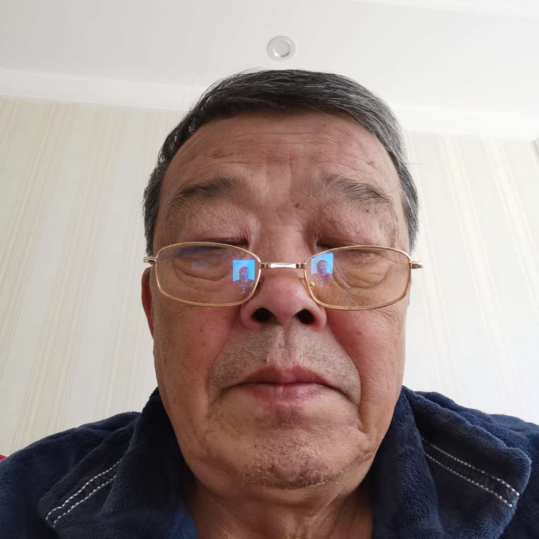 傲娇回眸翅膀的照片