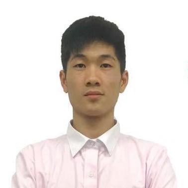 透彻闻奇异果的照片