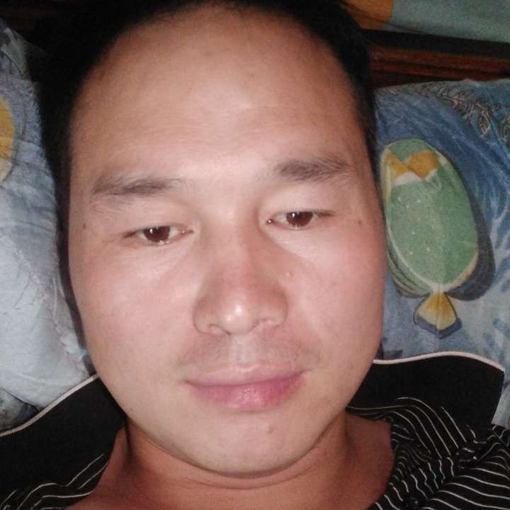 初夏凝眸暖光的照片