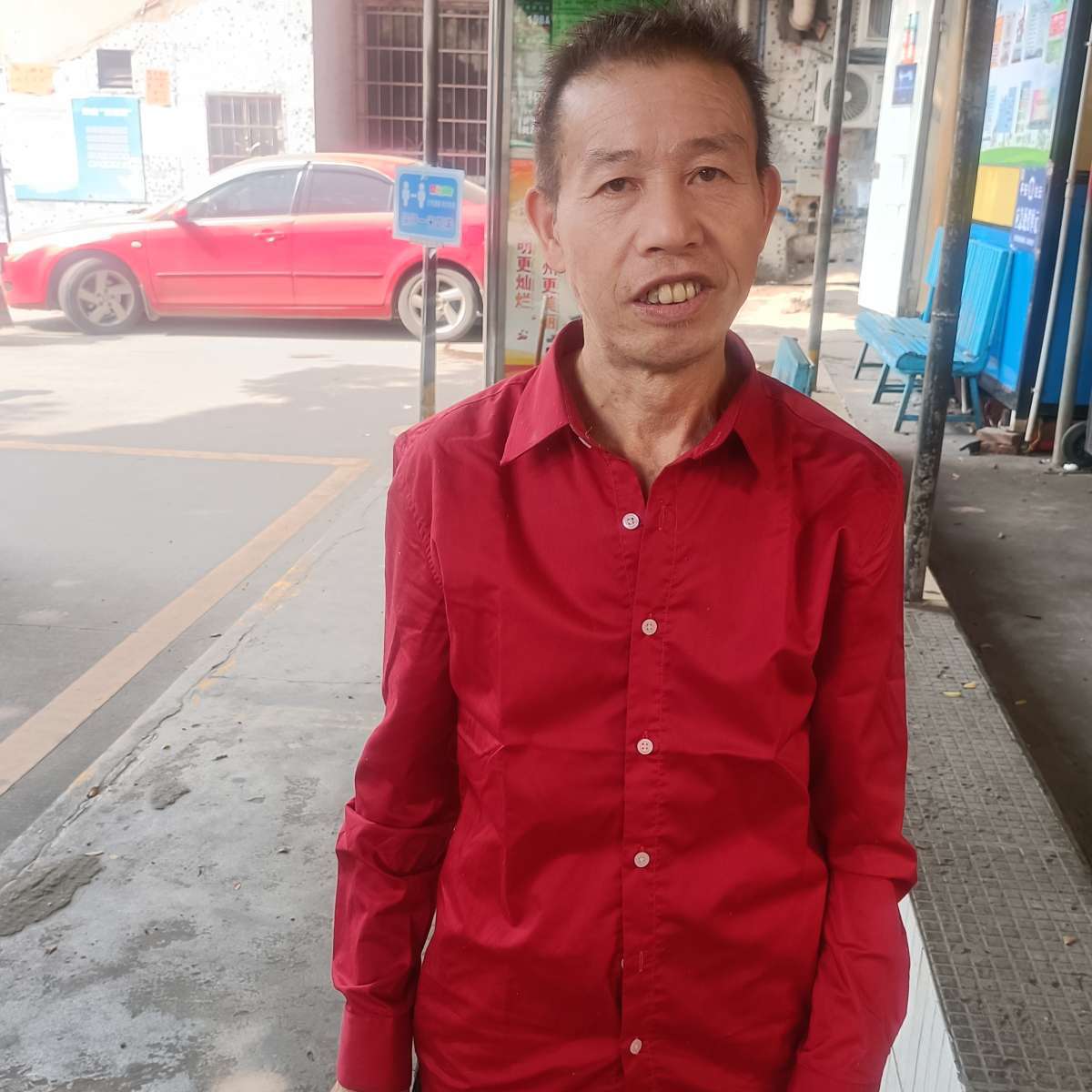 百褶裙浅吻体贴的照片