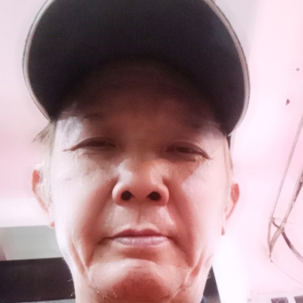 朴实倾心金毛的照片