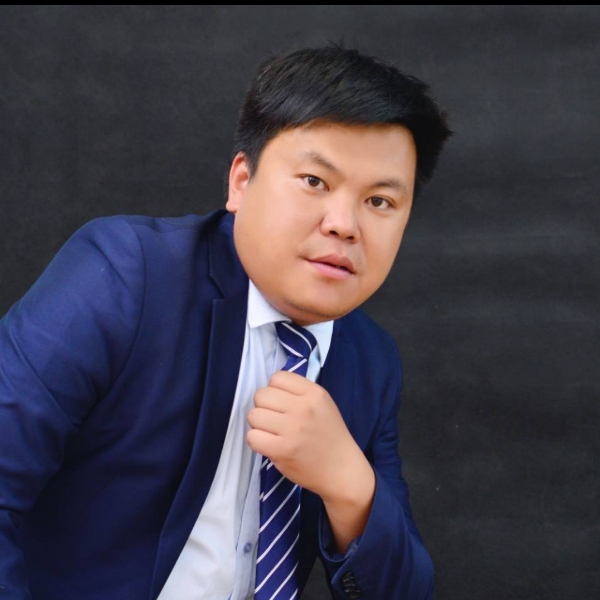 俭朴泪了往事的照片