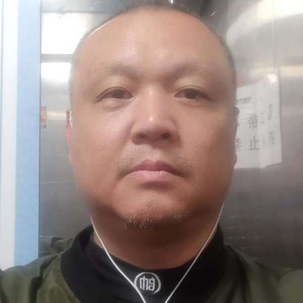 泥浆砂砾的照片