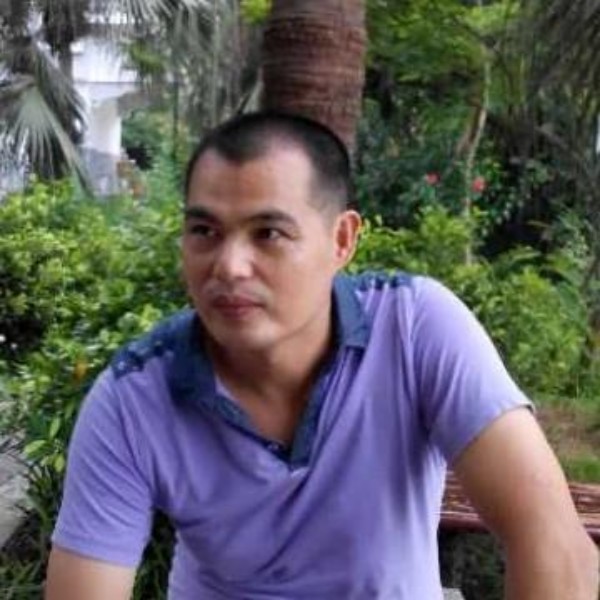 害羞巨人的照片