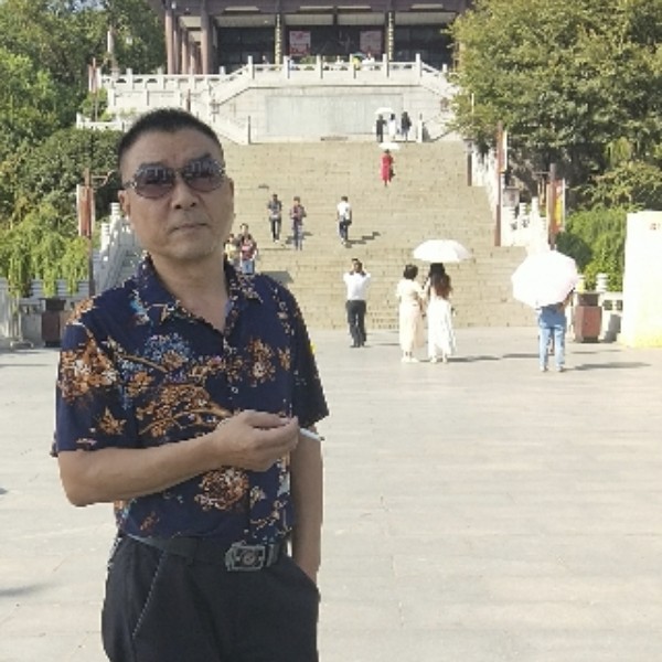 许彬彬有礼的照片