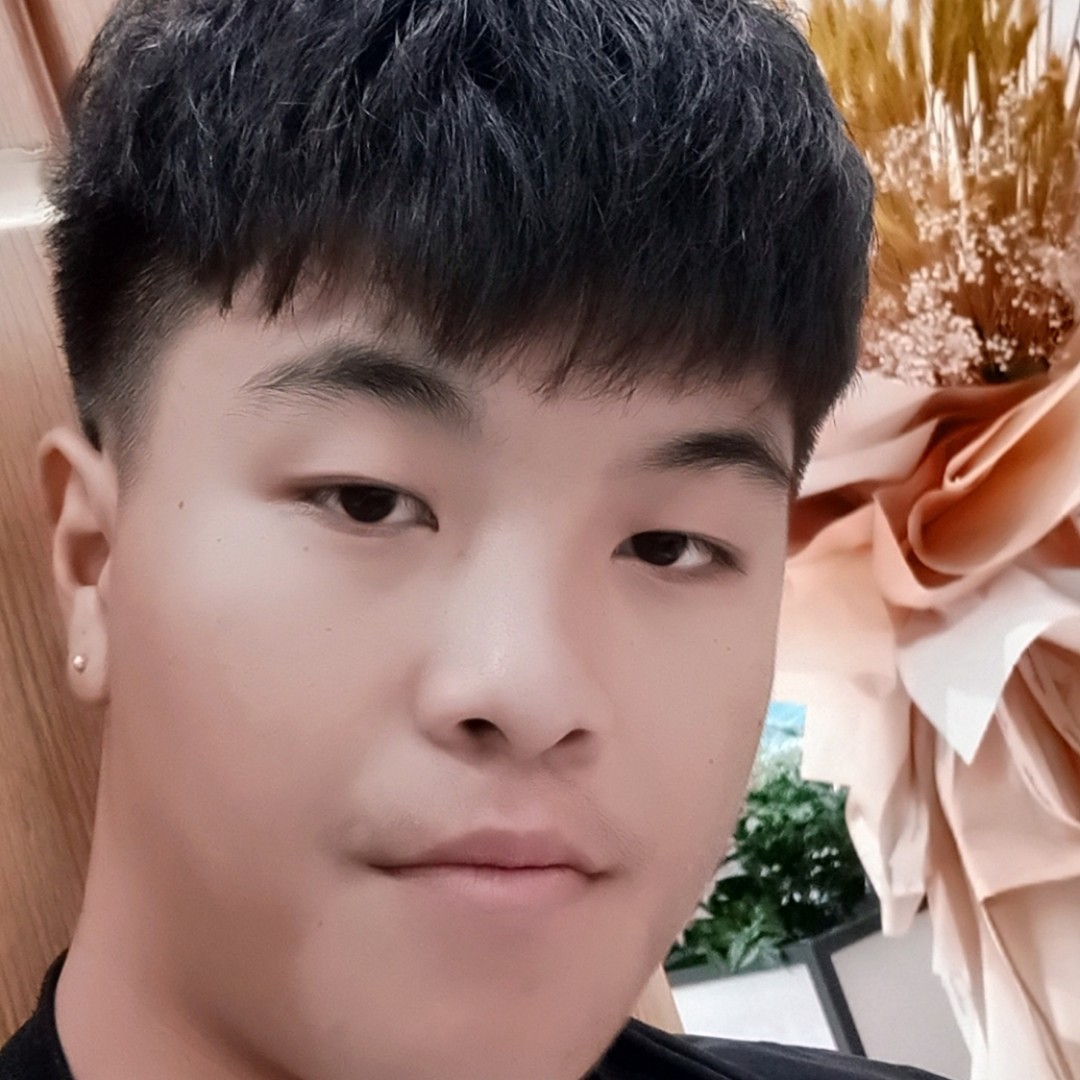 犹豫笑帅哥的照片