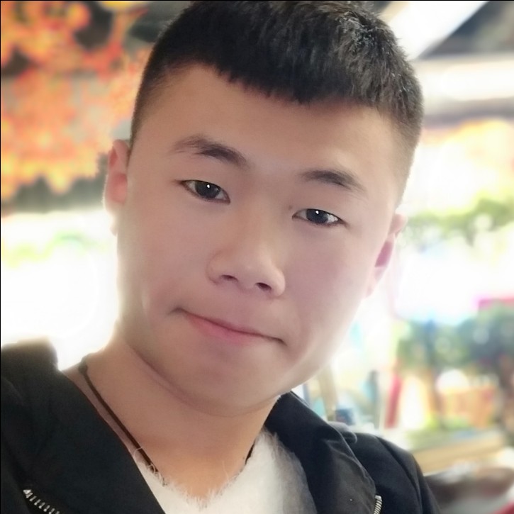 伊人月下的照片