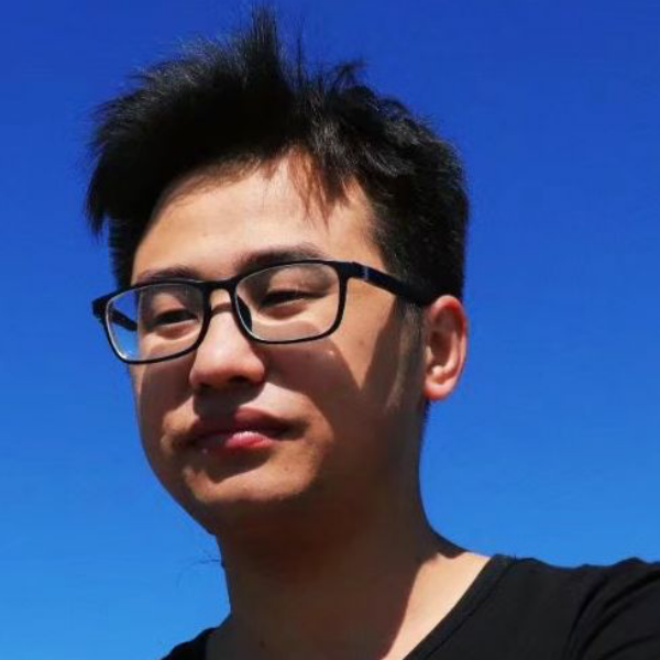 粗犷漫步秋月的照片