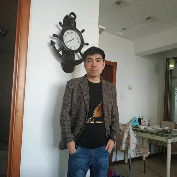 期待深拥彩色的照片