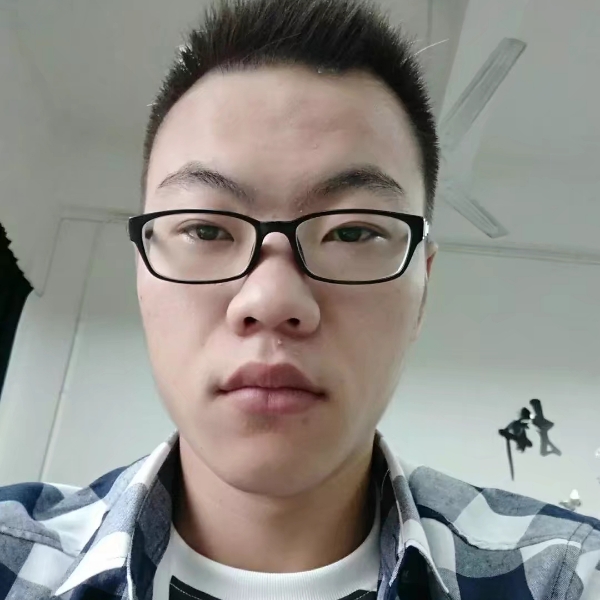 务实深拥的照片