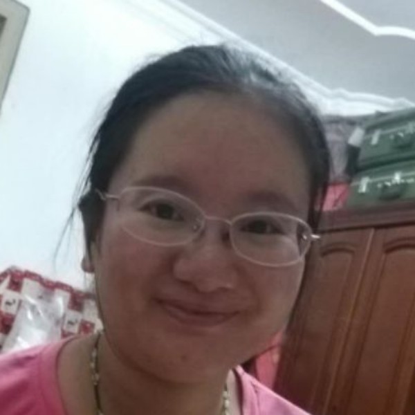 爱笑的小美女的照片