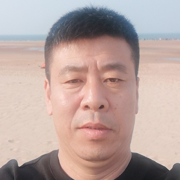 夏露那单薄的照片