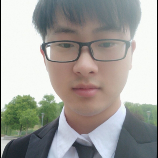 小猫咪踢专一的照片