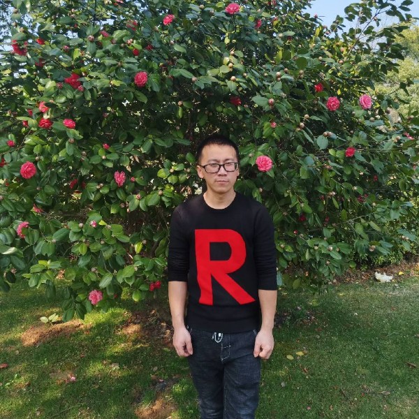 小哥哈皮的照片