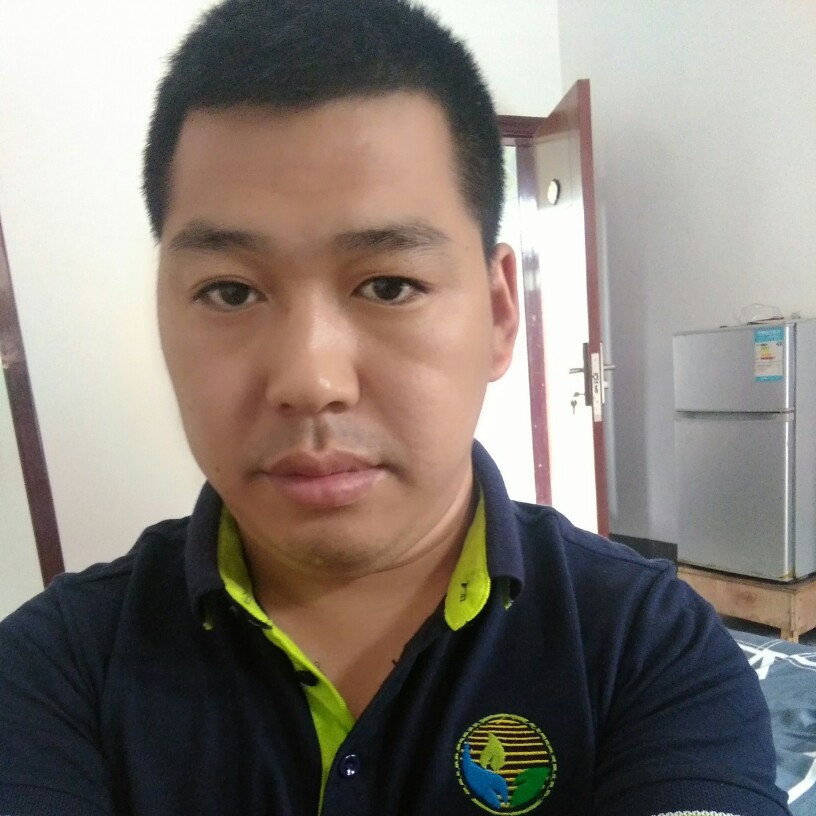 西装笑友好的照片