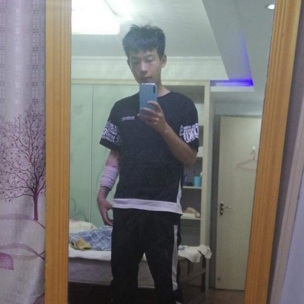骑棍上天的照片