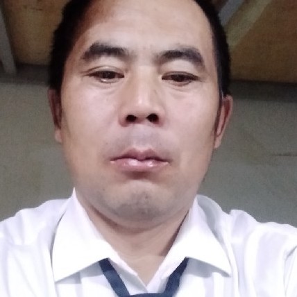 若溪回眸迷茫的照片