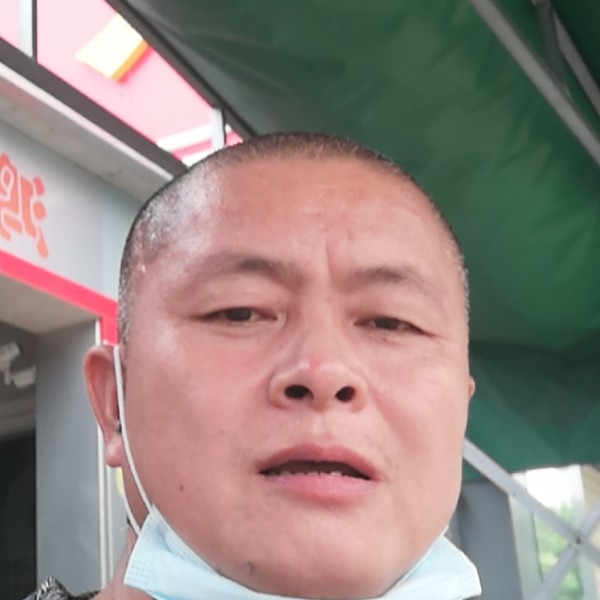 落寂打月饼的照片