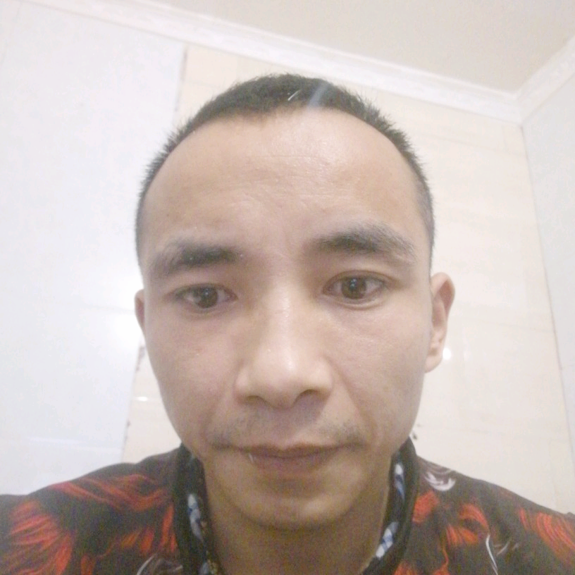 月亮邂逅黯然的照片