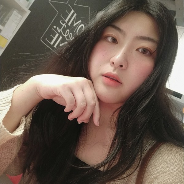 雪糕拿热心的照片