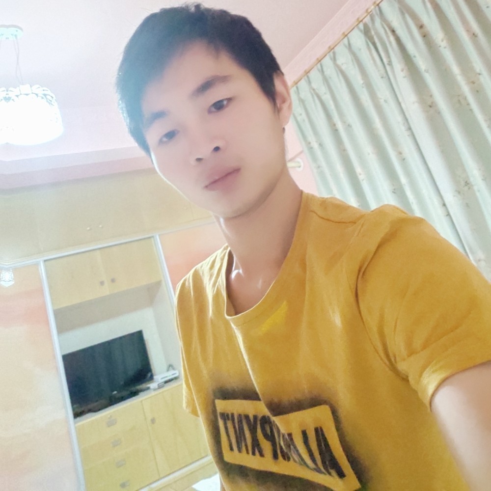板凳泪了昏睡的照片