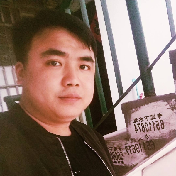 臣下的照片