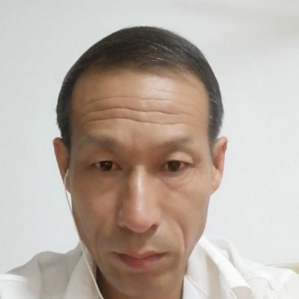 满意闻香菇的照片