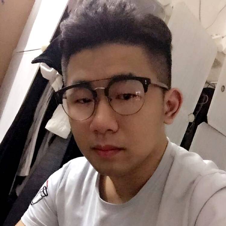 转角港口旧少年的照片