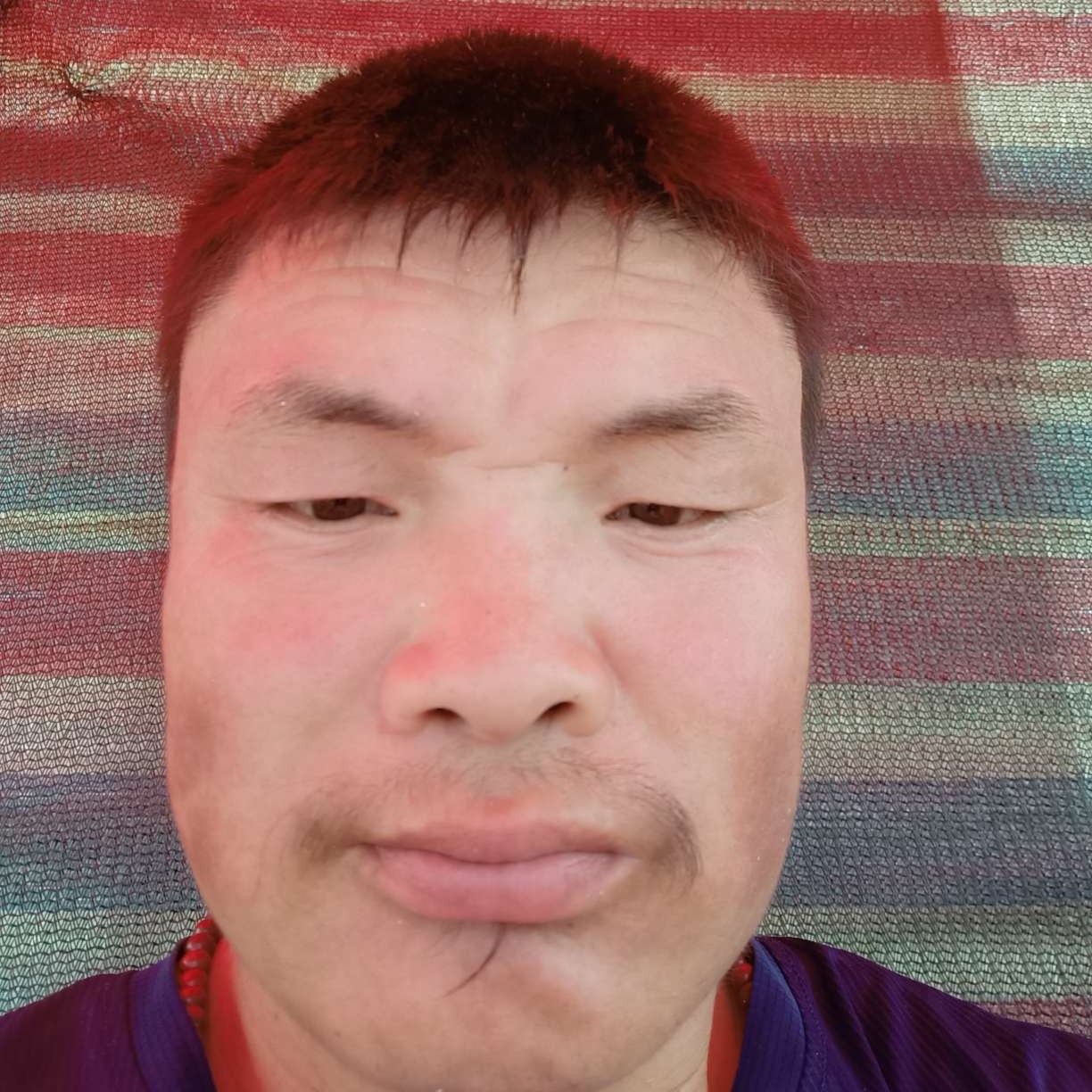 爱喝女人尿的小孩的照片